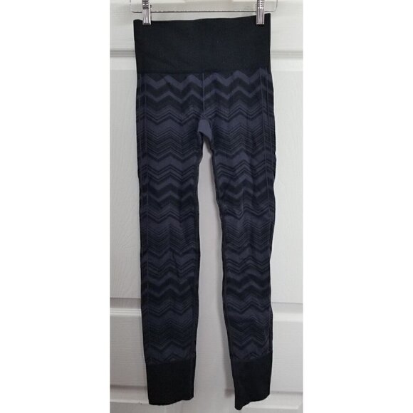 Lululemon Ebb To Street Compression Legging Purple Chevron Size 2 - Picture 1 of 7